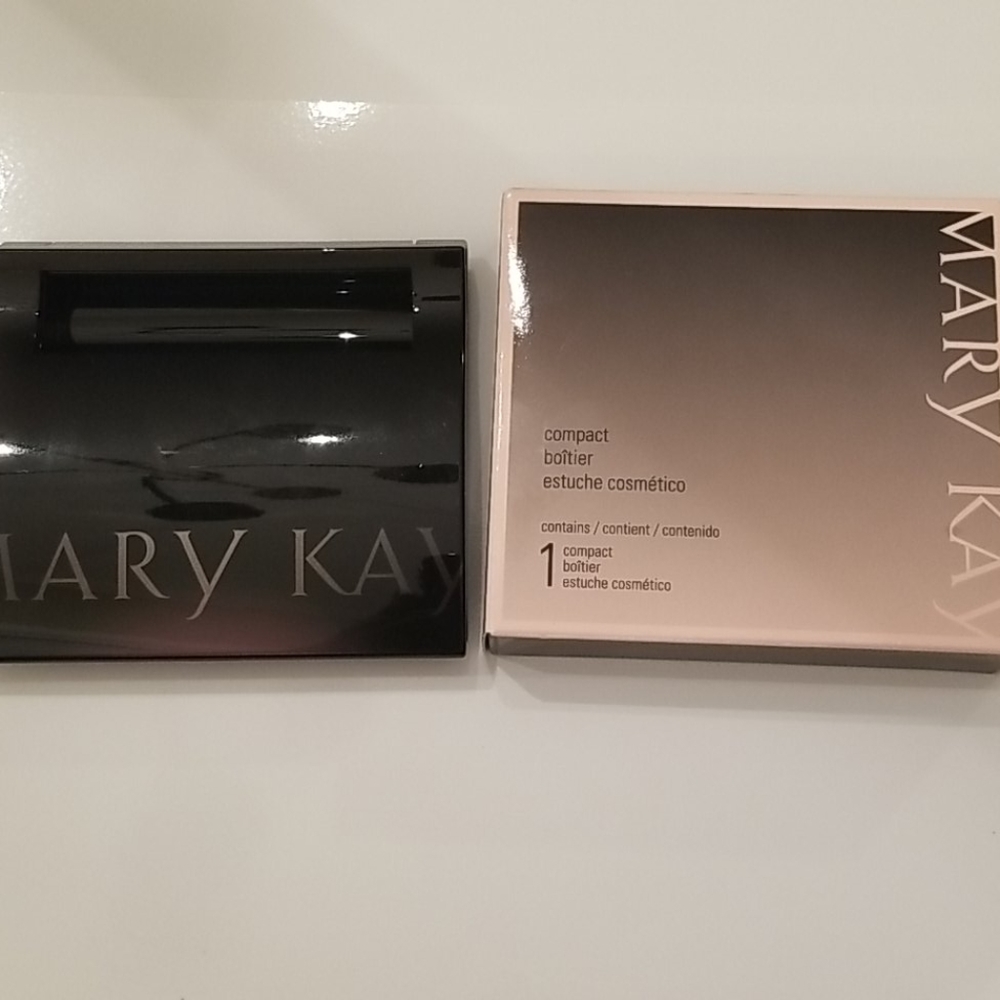 Mary Kay Compact (unfilled) - Picture 5 of 5